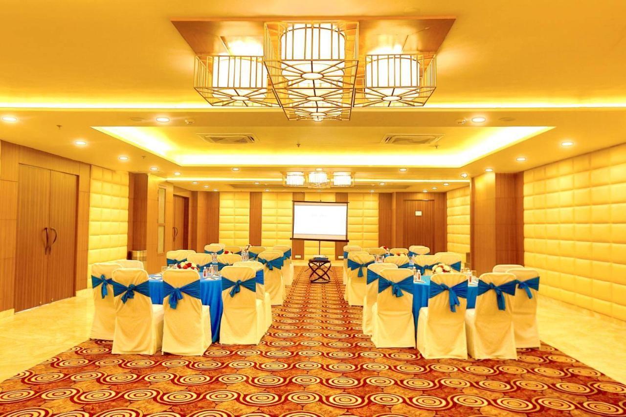 The Fern Residency Noida Otel Dış mekan fotoğraf