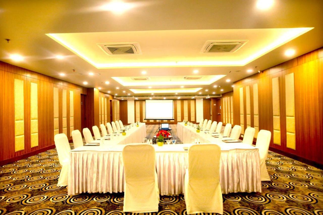The Fern Residency Noida Otel Dış mekan fotoğraf