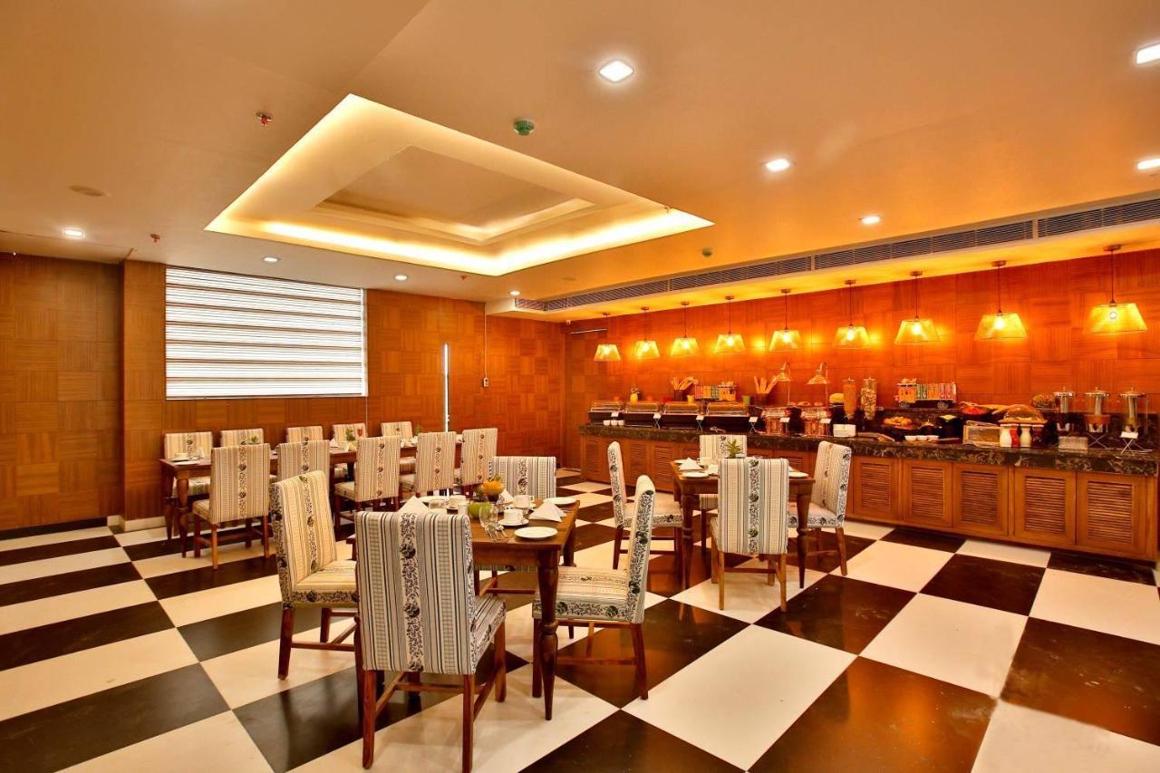 The Fern Residency Noida Otel Dış mekan fotoğraf