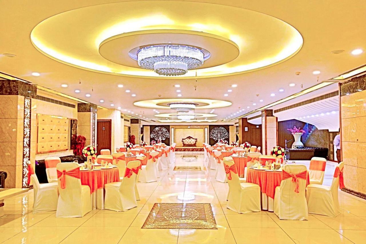 The Fern Residency Noida Otel Dış mekan fotoğraf