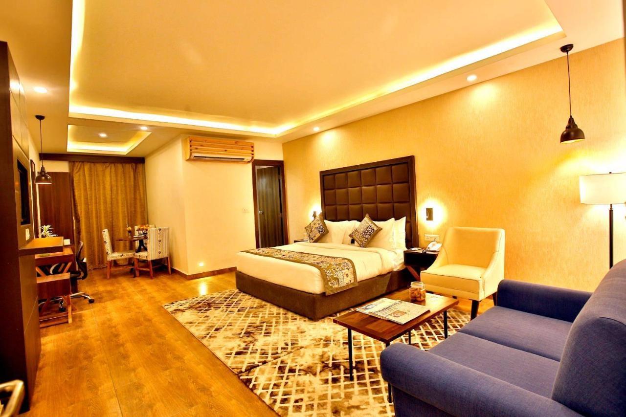 The Fern Residency Noida Otel Dış mekan fotoğraf