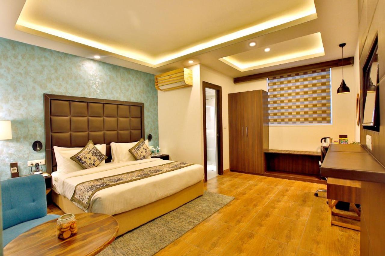 The Fern Residency Noida Otel Dış mekan fotoğraf