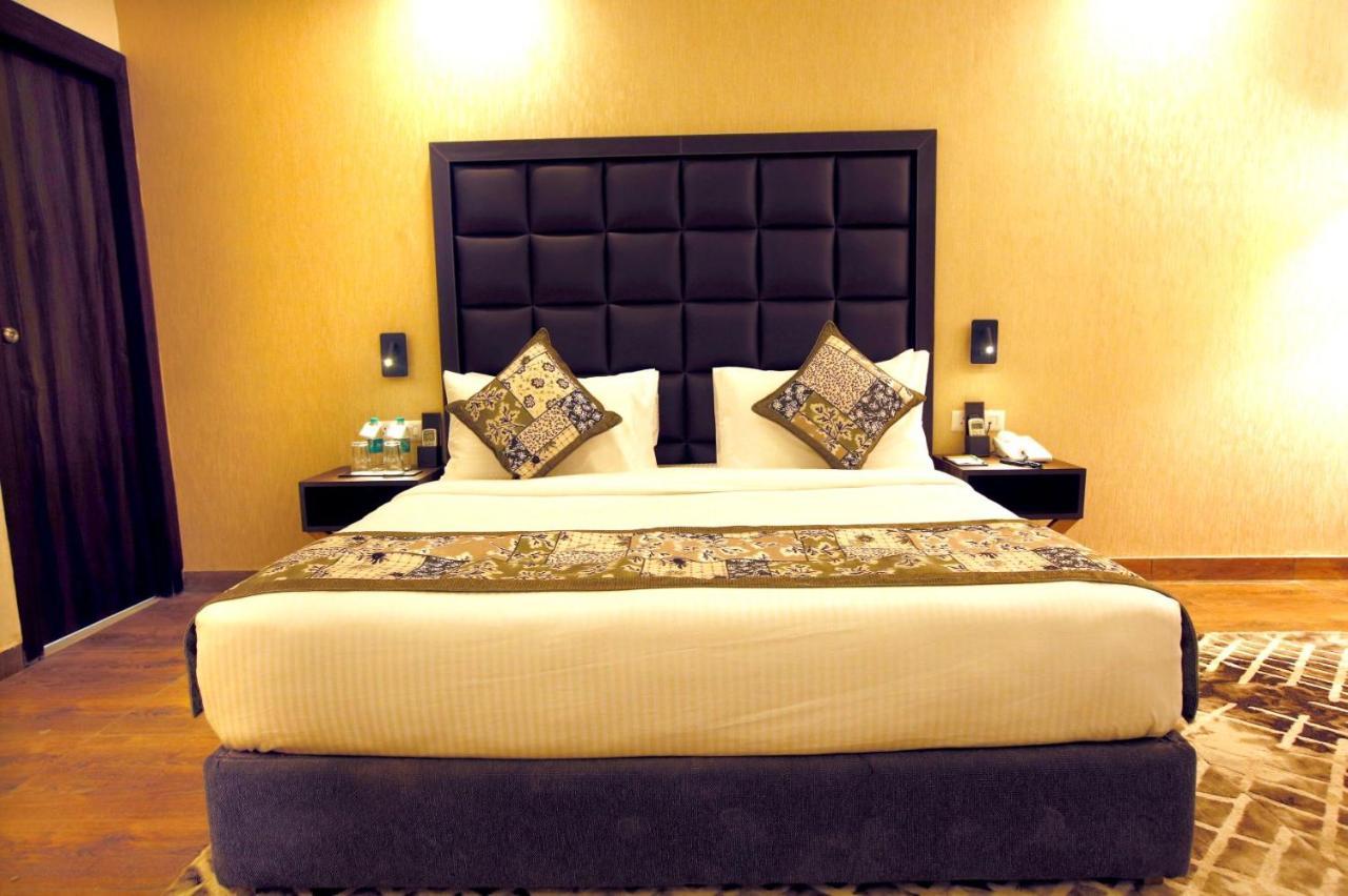The Fern Residency Noida Otel Dış mekan fotoğraf