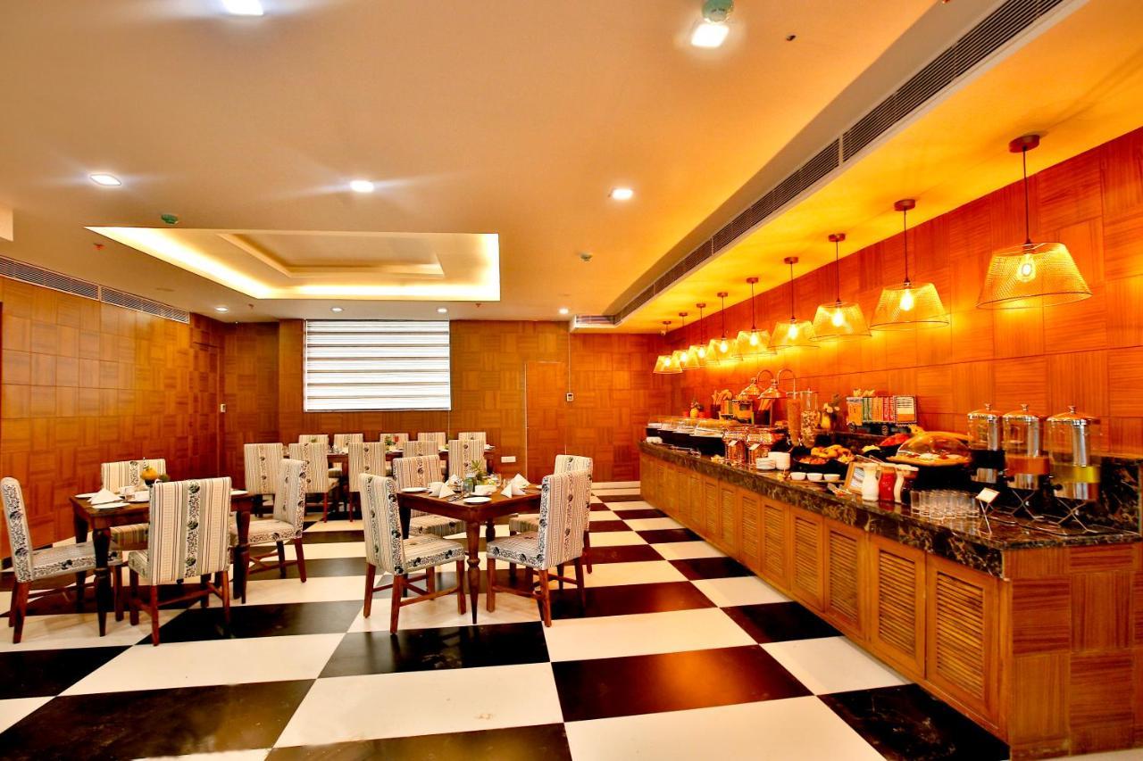 The Fern Residency Noida Otel Dış mekan fotoğraf
