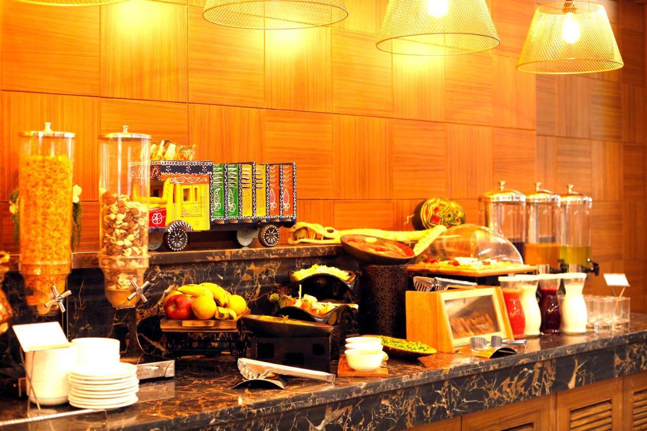 The Fern Residency Noida Otel Dış mekan fotoğraf