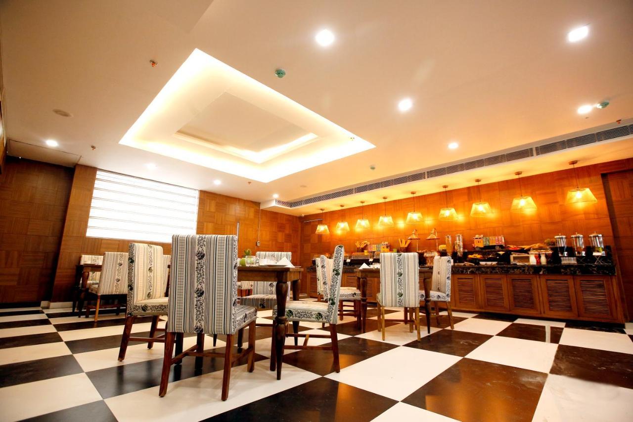 The Fern Residency Noida Otel Dış mekan fotoğraf